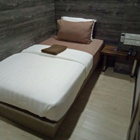 Qing Yun Resthouse -Delima Satu Hotel Kampong Serusup Buitenkant foto